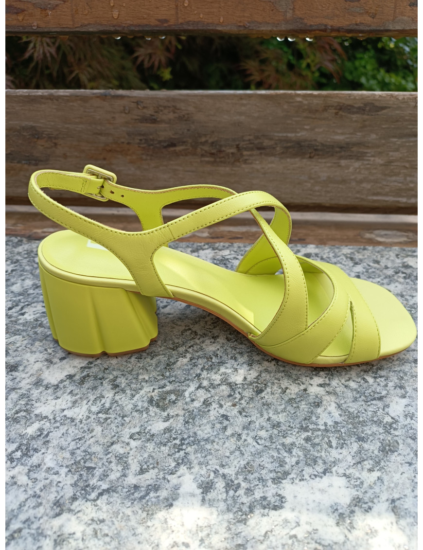 Sandalo in nappa colore lime